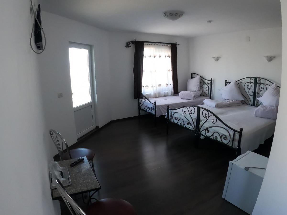 Motel Aris Meridian Piatra Neamţ Buitenkant foto