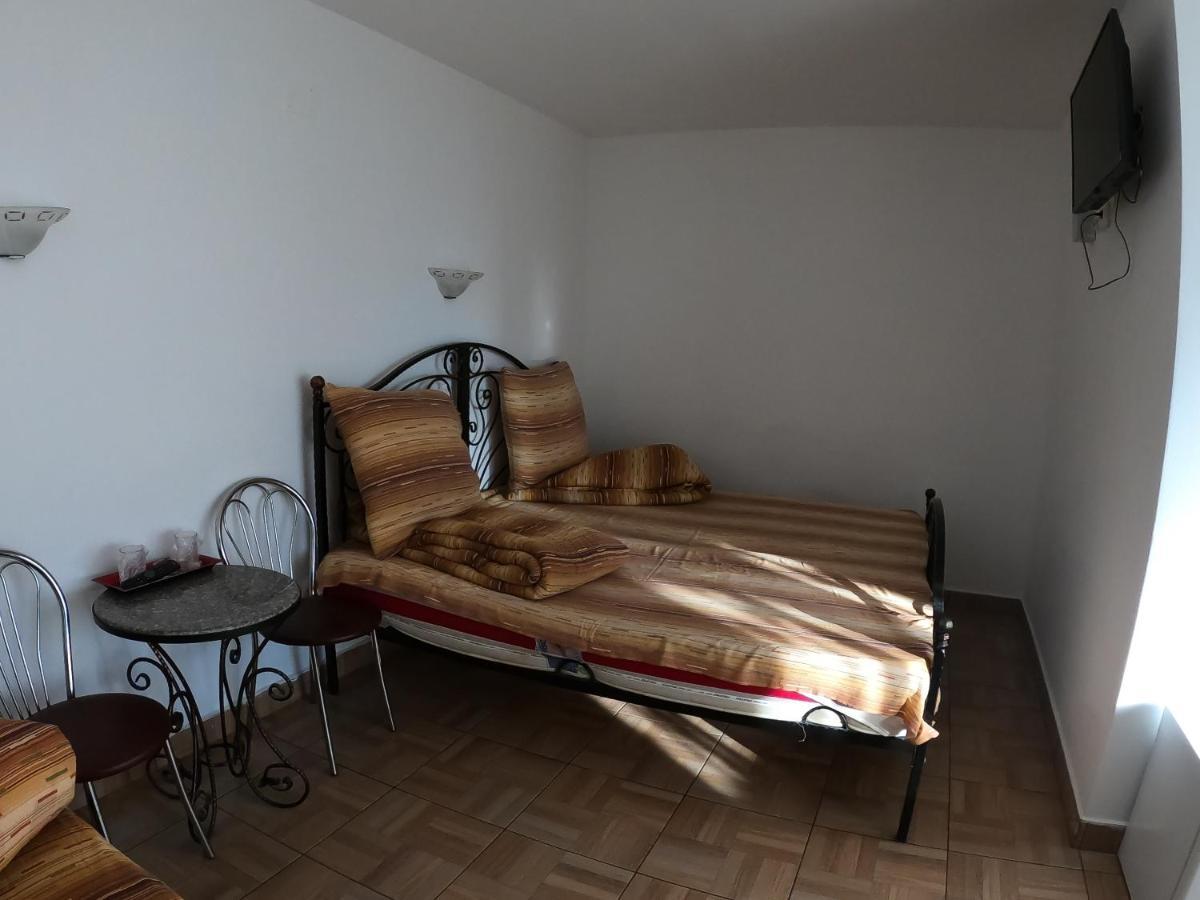 Motel Aris Meridian Piatra Neamţ Buitenkant foto