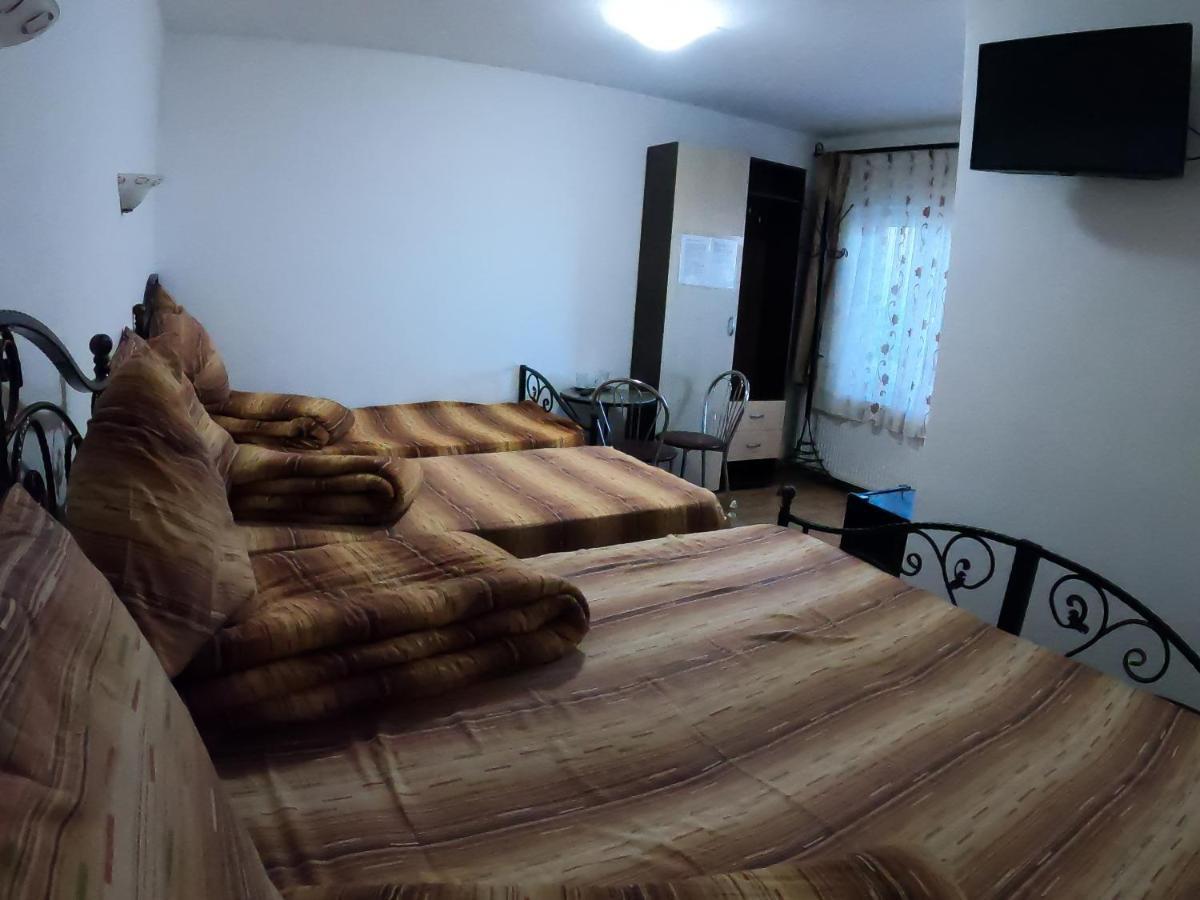 Motel Aris Meridian Piatra Neamţ Buitenkant foto