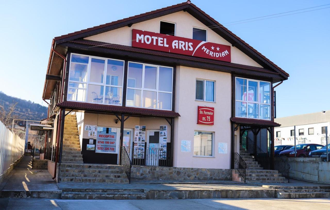 Motel Aris Meridian Piatra Neamţ Buitenkant foto