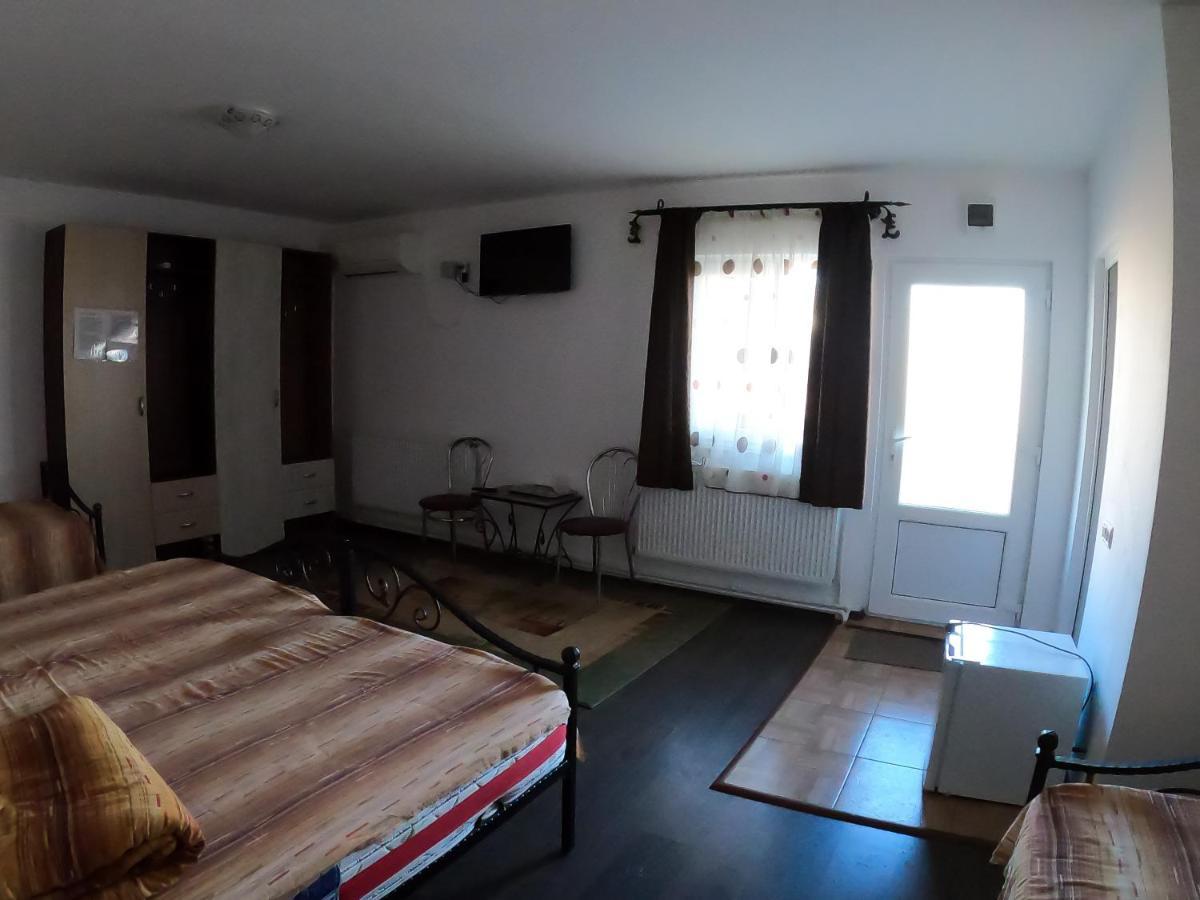 Motel Aris Meridian Piatra Neamţ Buitenkant foto