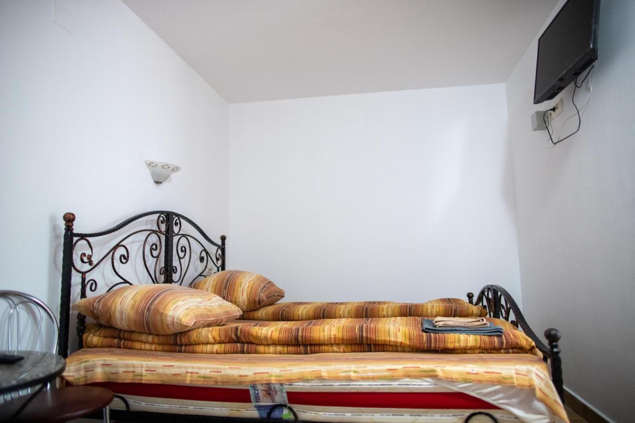 Motel Aris Meridian Piatra Neamţ Buitenkant foto
