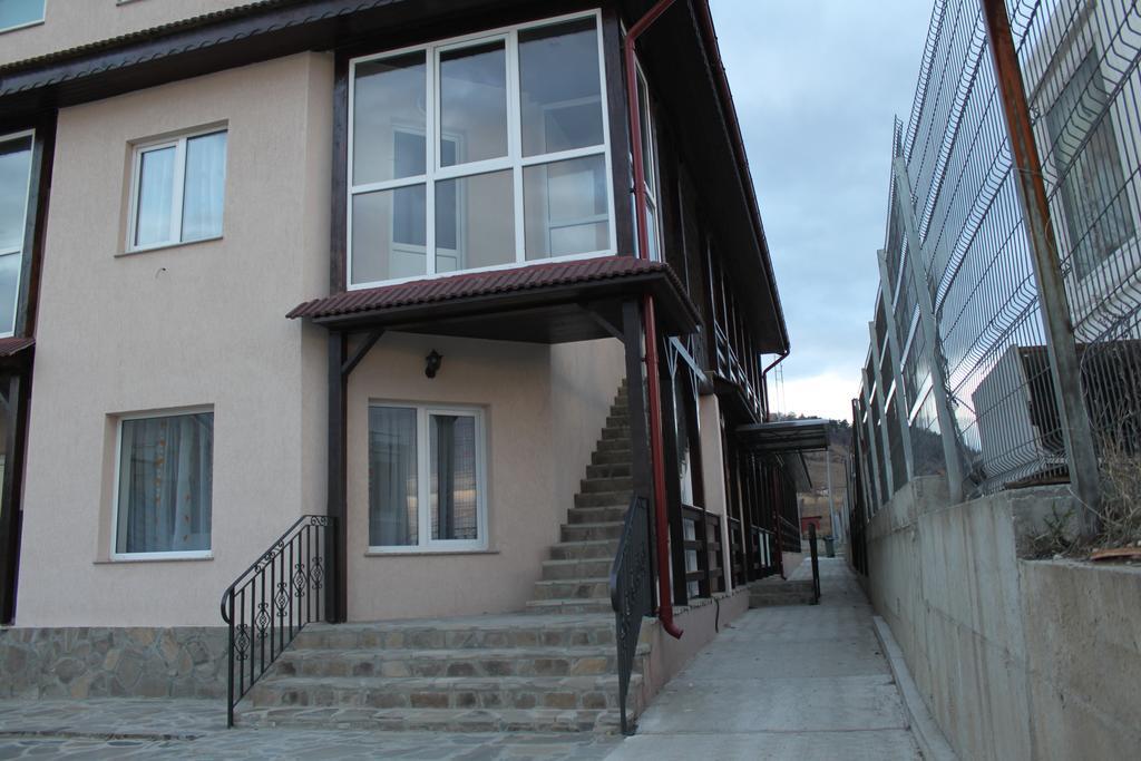 Motel Aris Meridian Piatra Neamţ Buitenkant foto