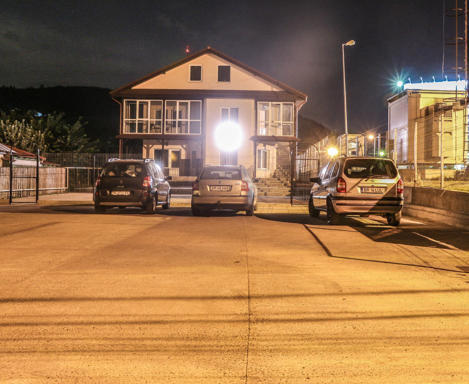 Motel Aris Meridian Piatra Neamţ Buitenkant foto