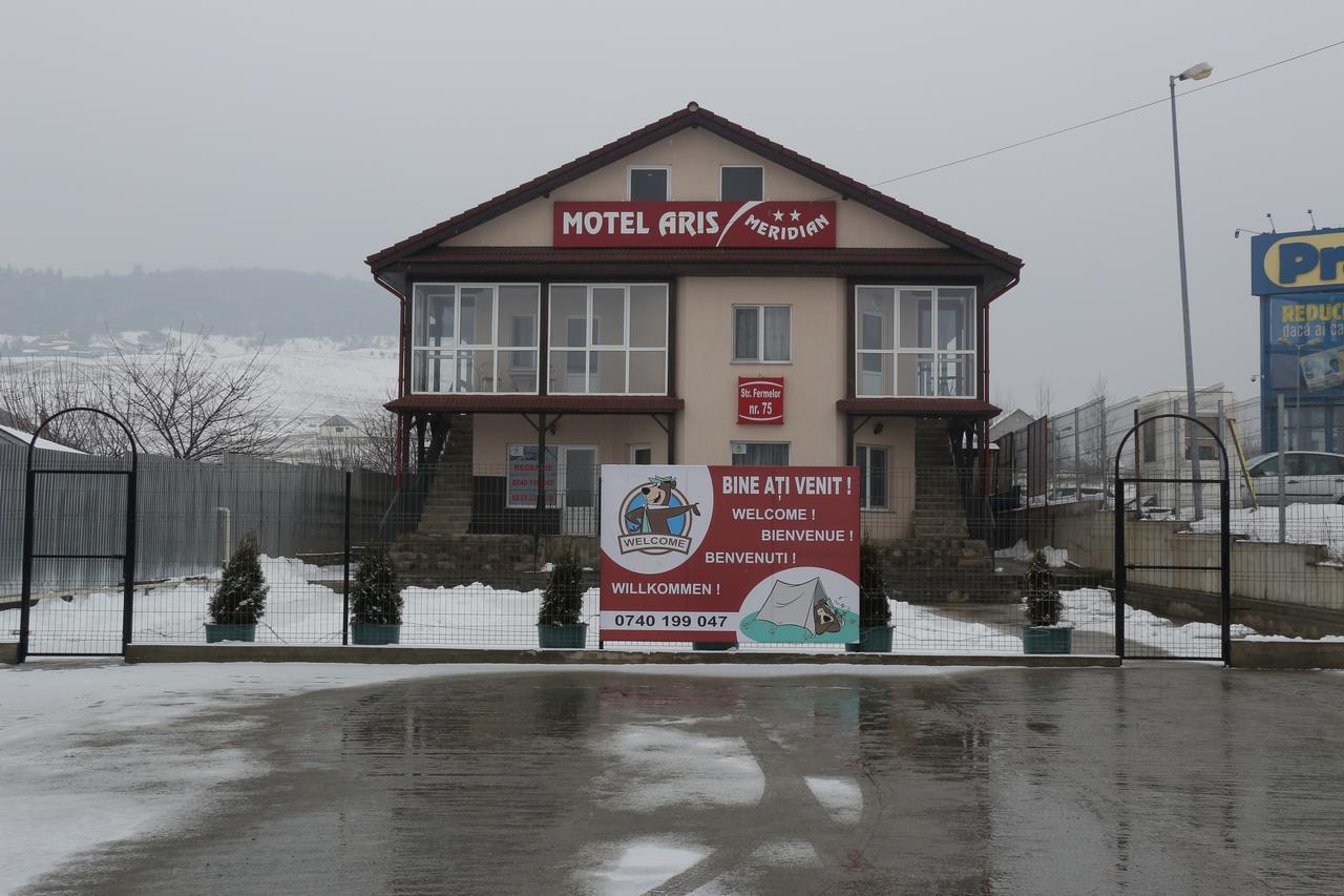 Motel Aris Meridian Piatra Neamţ Buitenkant foto