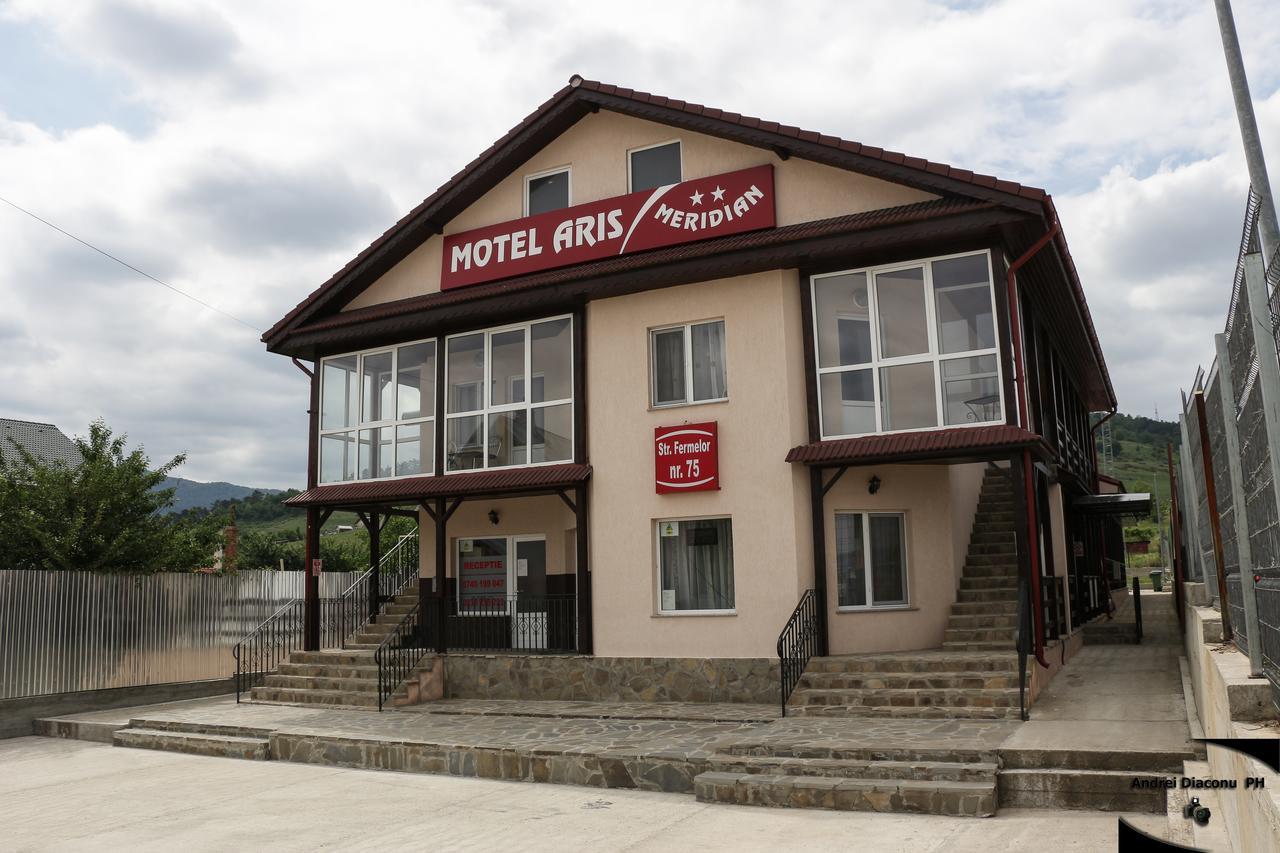 Motel Aris Meridian Piatra Neamţ Buitenkant foto