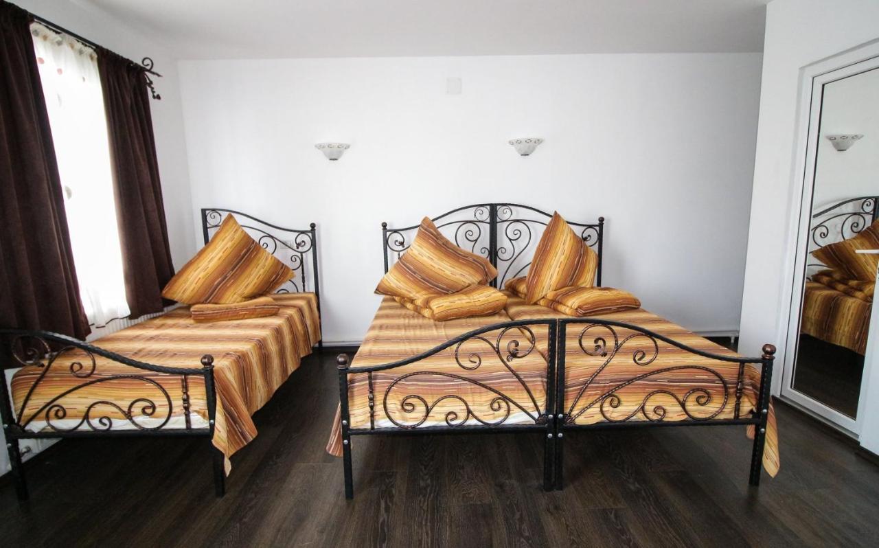Motel Aris Meridian Piatra Neamţ Buitenkant foto