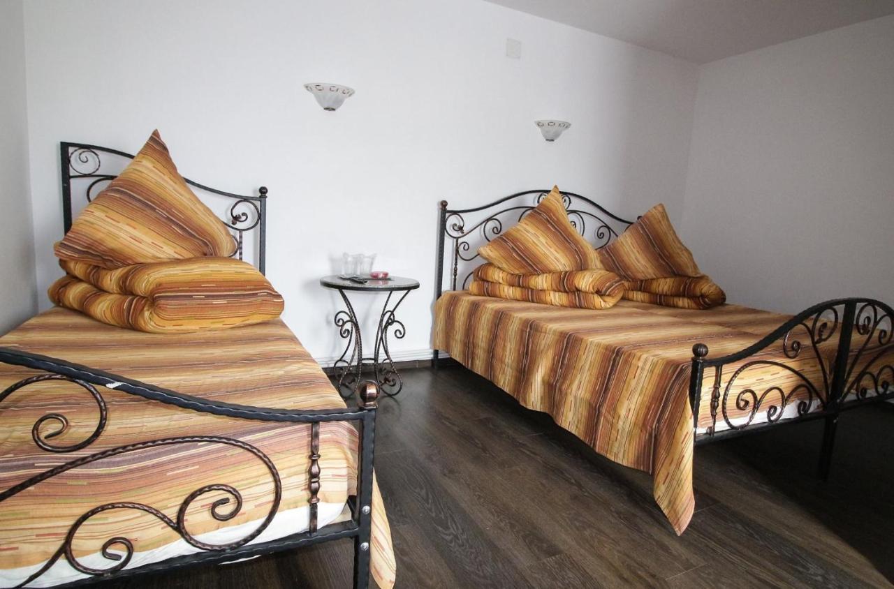 Motel Aris Meridian Piatra Neamţ Buitenkant foto