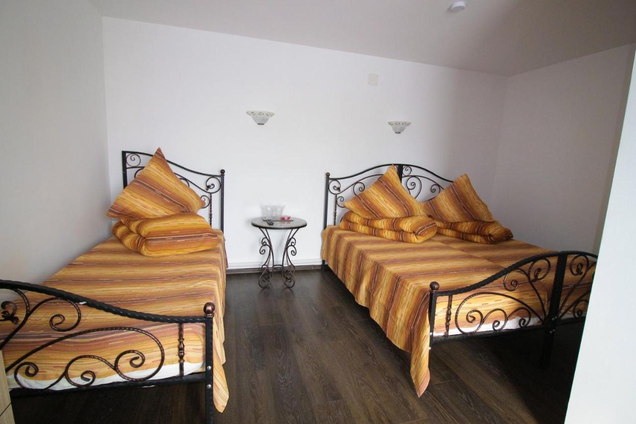 Motel Aris Meridian Piatra Neamţ Buitenkant foto