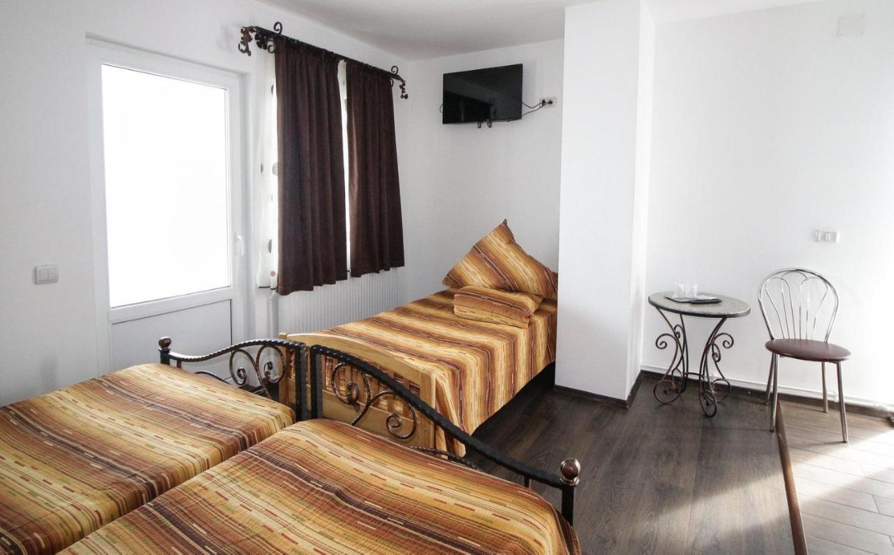 Motel Aris Meridian Piatra Neamţ Buitenkant foto