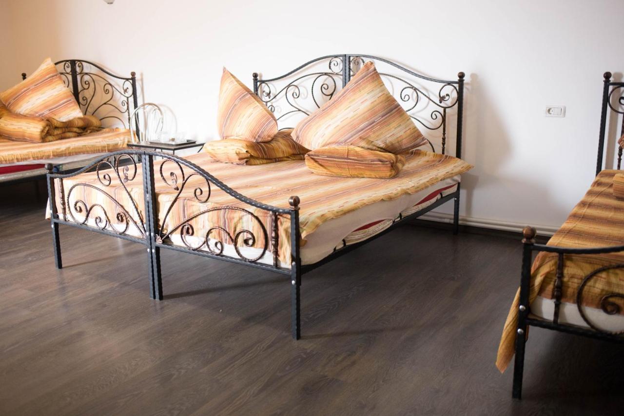Motel Aris Meridian Piatra Neamţ Buitenkant foto